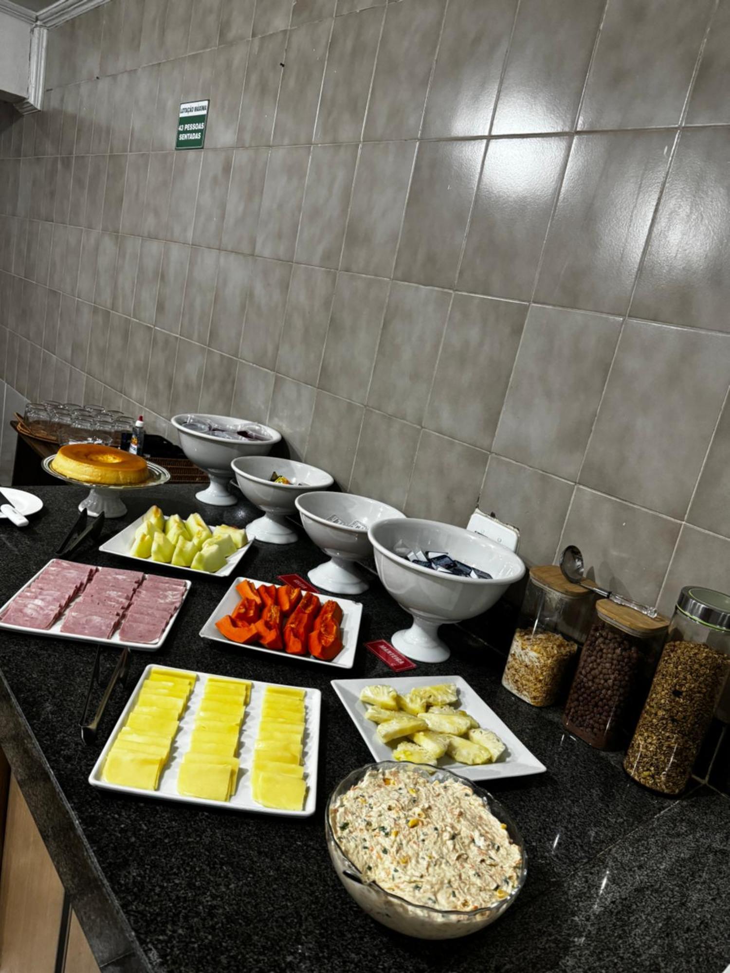 Hotel Castro Itumbiara Bagian luar foto